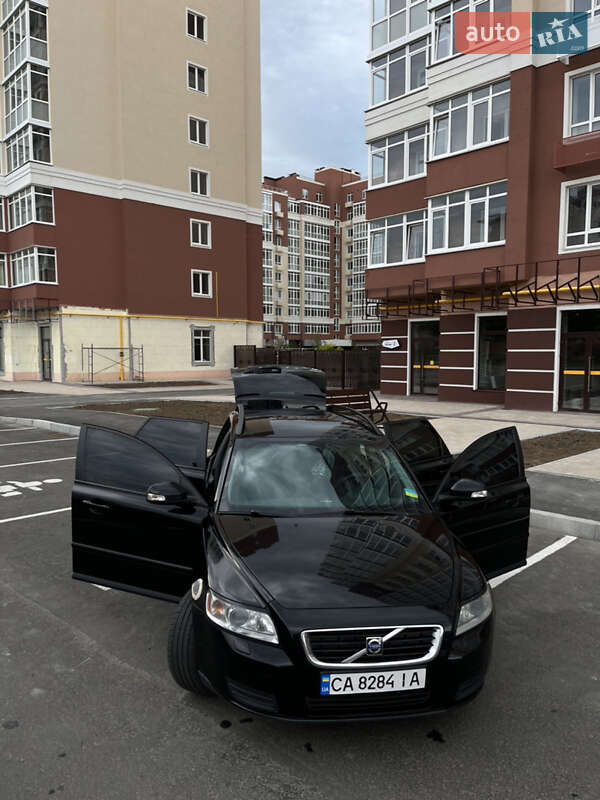 Volvo V50 (2010)