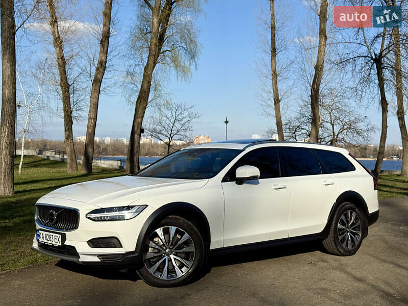 Volvo V90 cross country (2021)