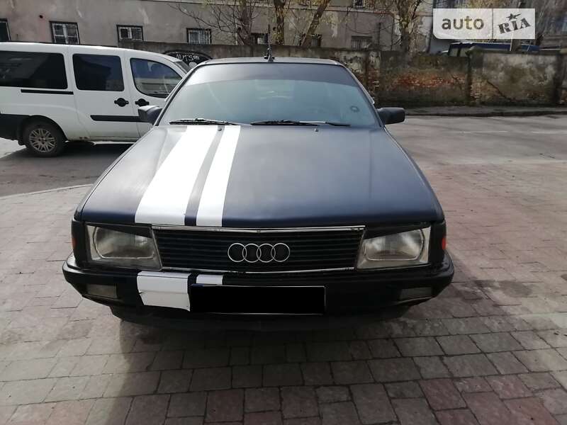 Audi 100 (1982)