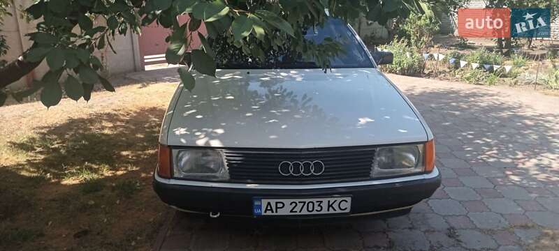 Audi 100 (1984)