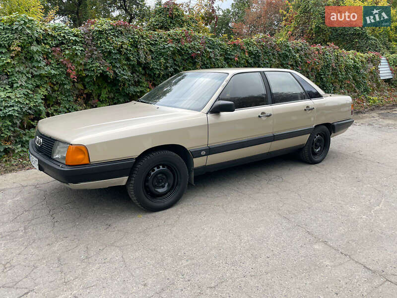Audi 100 (1986)