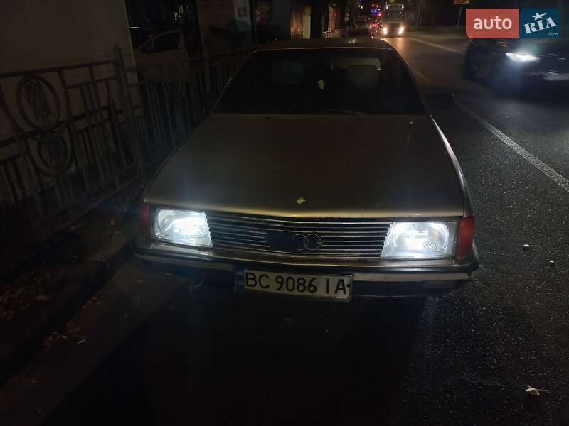 Audi 100 (1984)