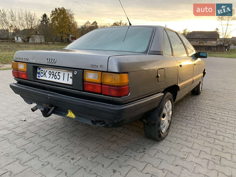 Audi 100 (1988)