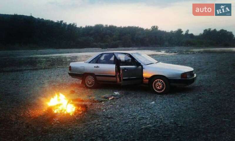Audi 100 (1985)