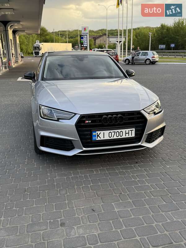 Audi A4 (2016)