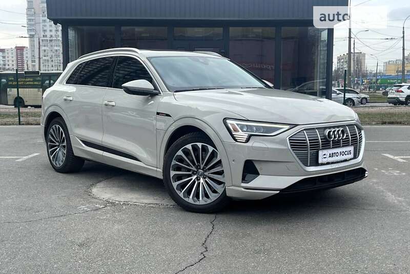 Audi E-tron (2019)