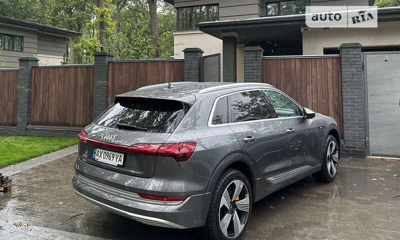 Audi E-tron (2019)