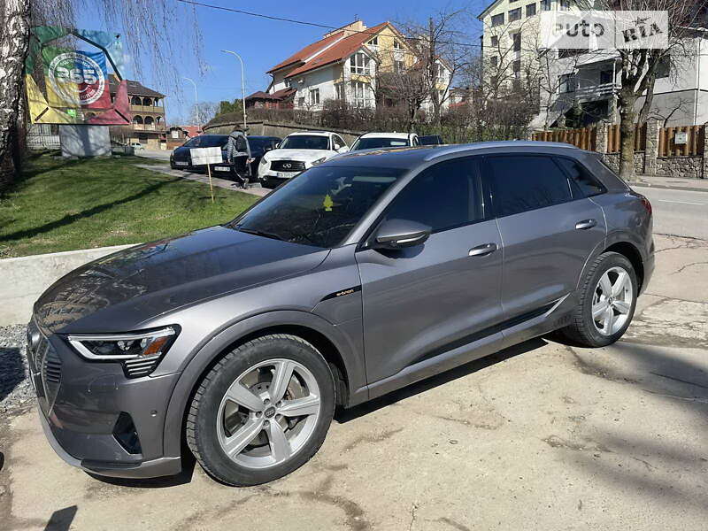 Audi E-tron (2019)