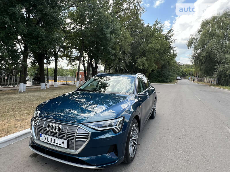 Audi E-tron (2019)