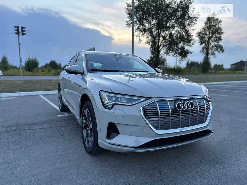 Audi E-tron (2021)