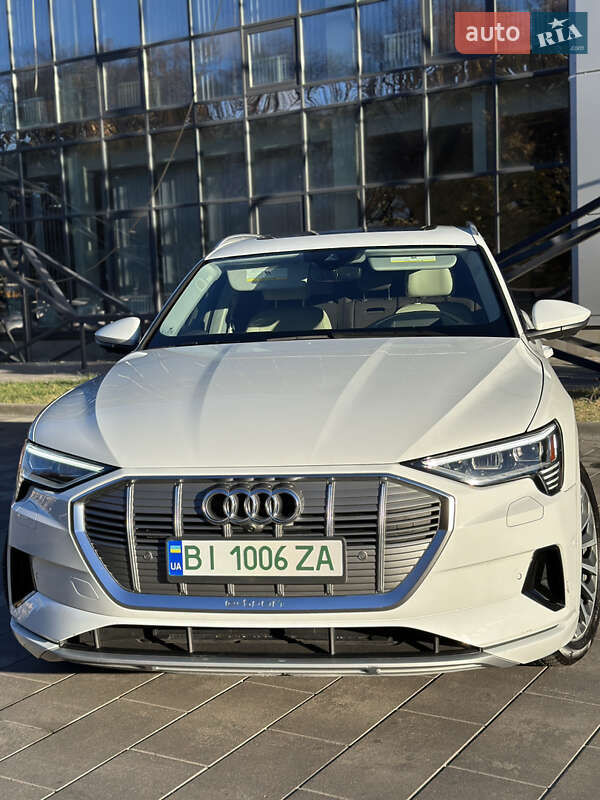 Audi E-tron (2019)