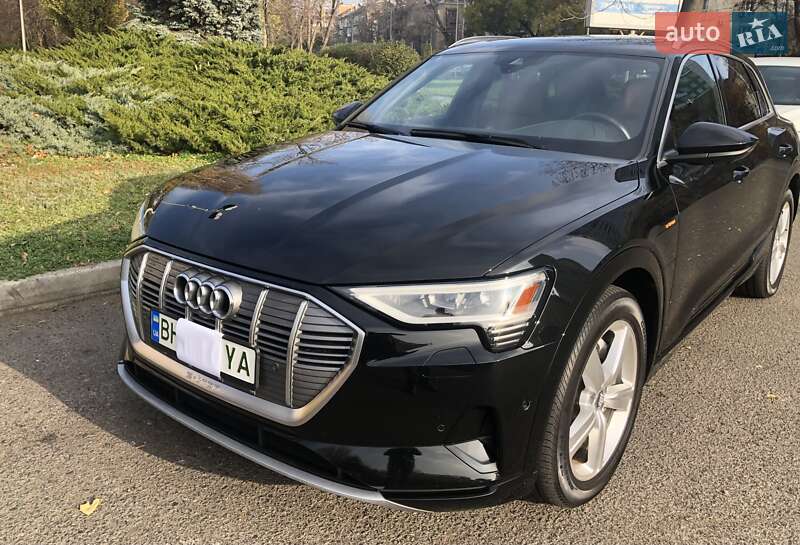 Audi E-tron (2019)