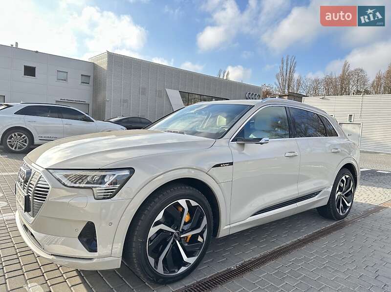 Audi E-tron (2019)