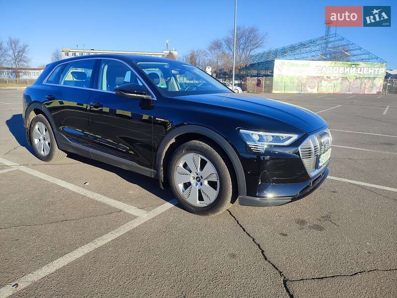 Audi E-tron (2021)