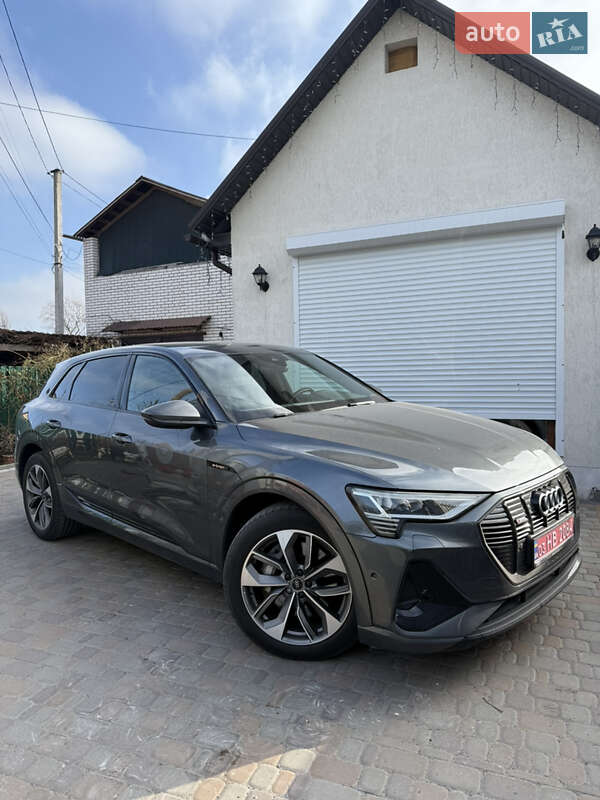Audi E-tron (2021)