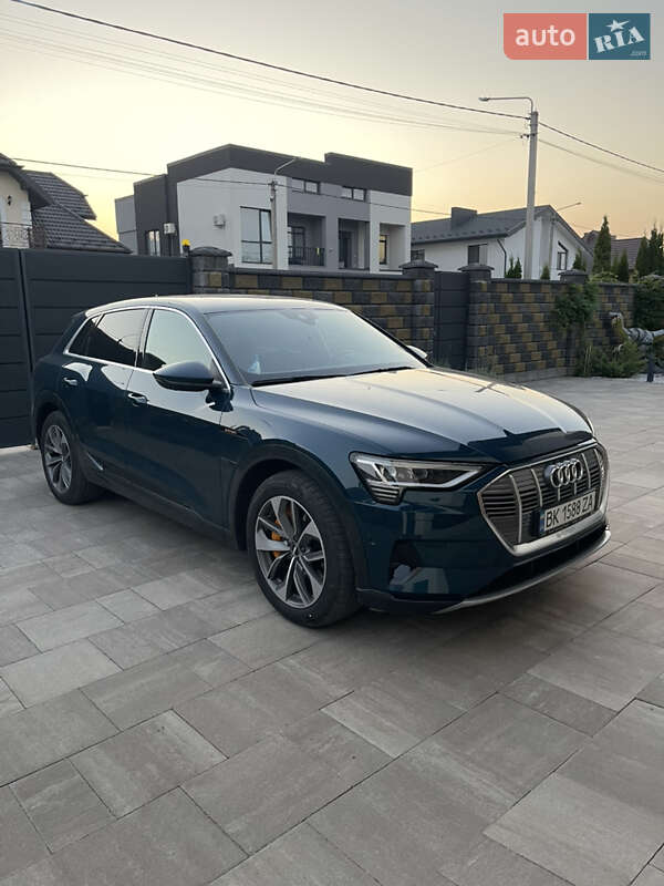 Audi E-tron (2019)