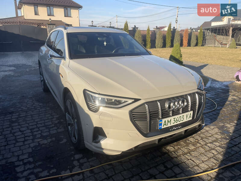 Audi E-tron (2019)