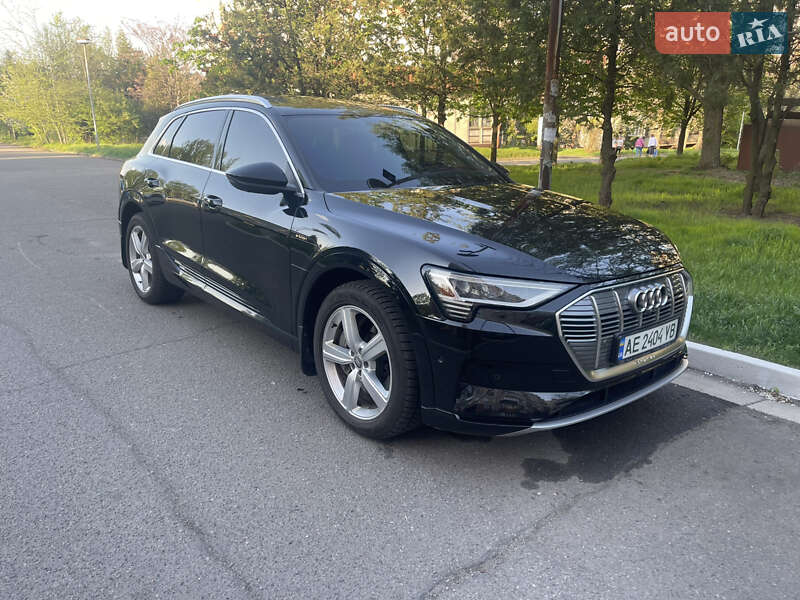 Audi E-tron (2019)