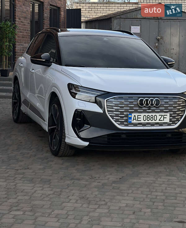 Audi Q4 e-tron (2023)