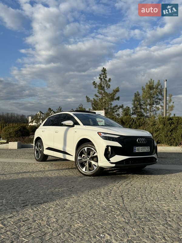 Audi Q4 e-tron (2023)