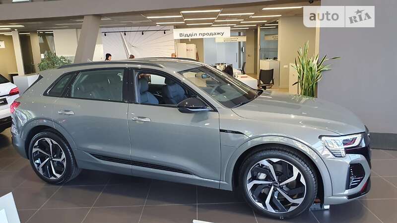 Audi Q8 e-tron (2024)