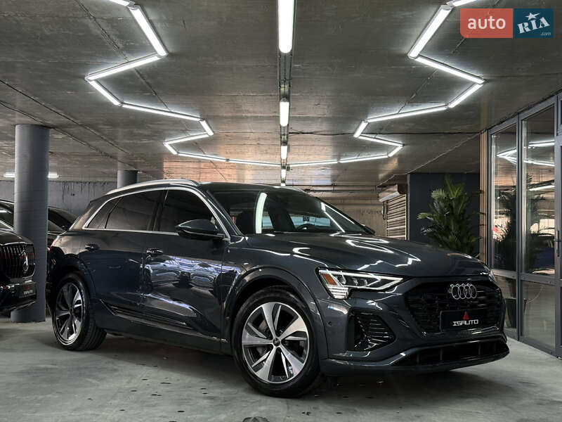 Audi Q8 e-tron (2023)