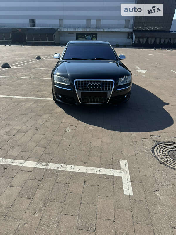 Audi S8 (2007)