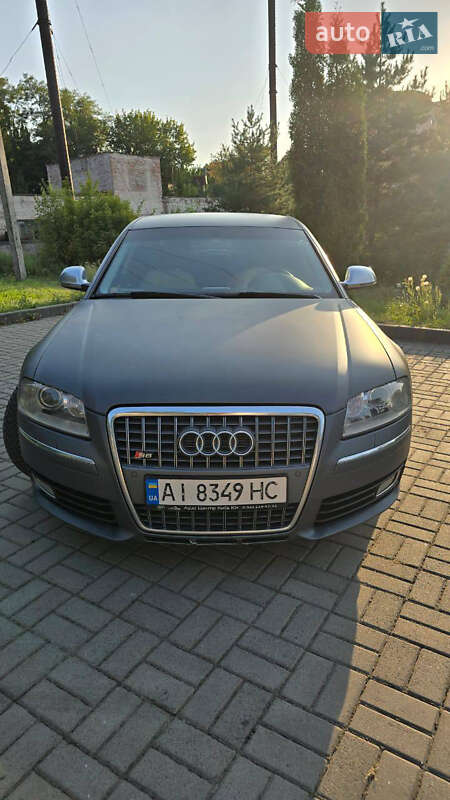 Audi S8 (2008)