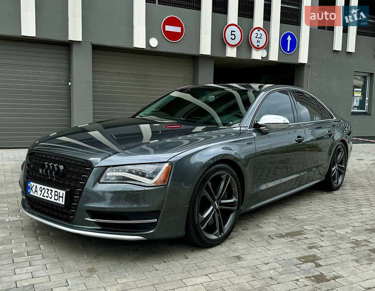 Audi S8 (2012)