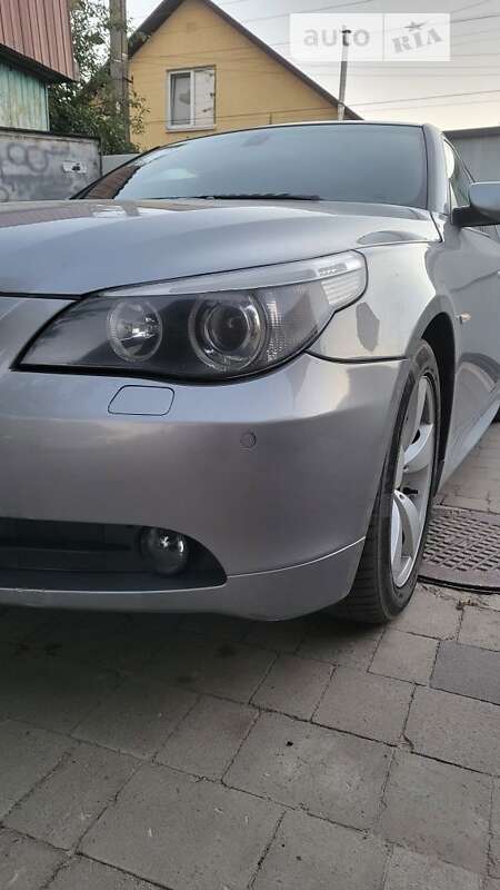 Bmw 523i (2005)
