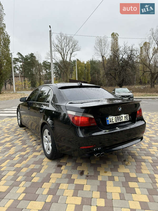 Bmw 523i (2005)