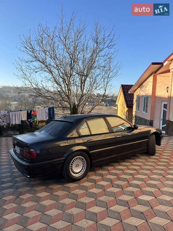 Bmw 7 series (2001)