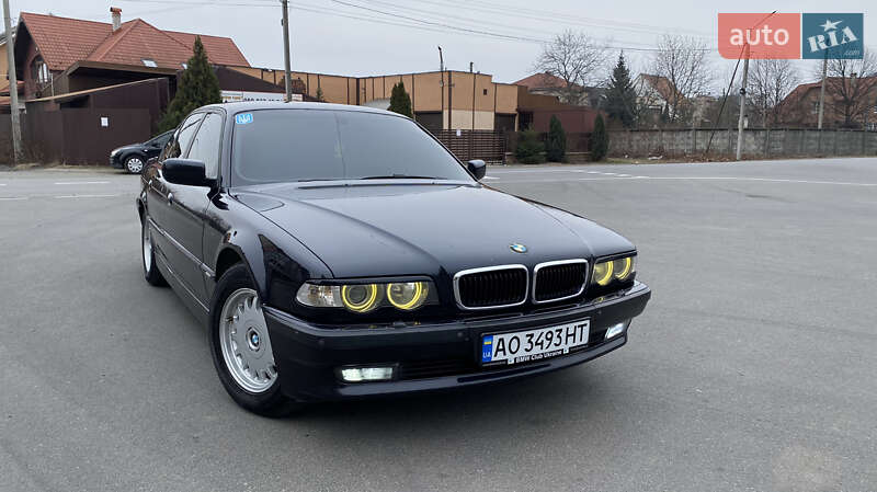 Bmw 7 series (2001)