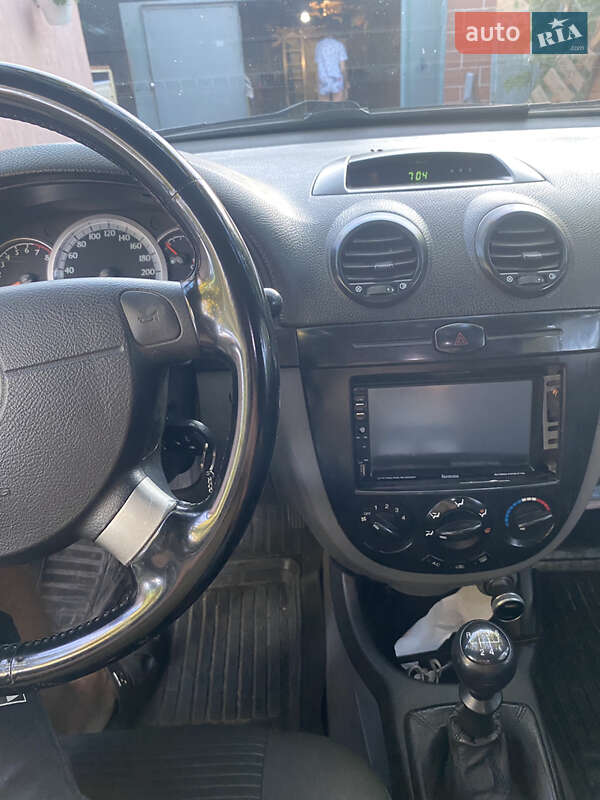 Chevrolet Lacetti (2005)