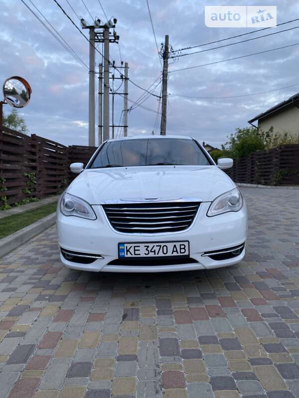 Chrysler 200 lx (2013)