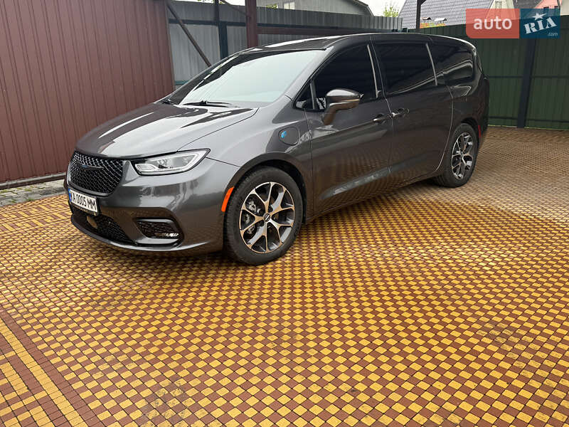 Chrysler Pacifica (2022)