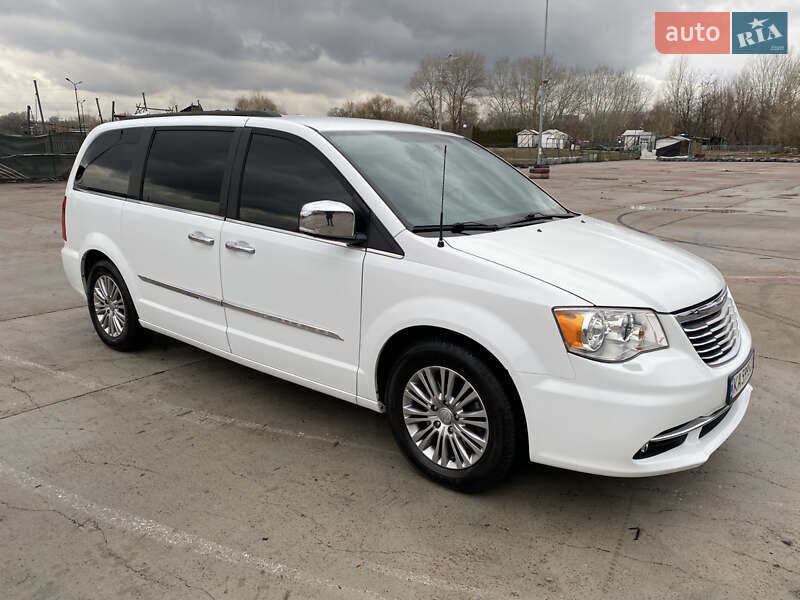Chrysler Town country (2013)