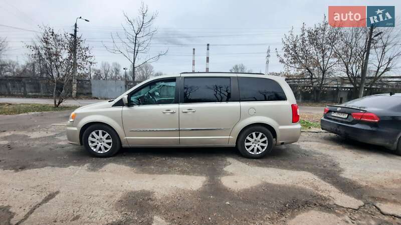 Chrysler Town  country (2013)