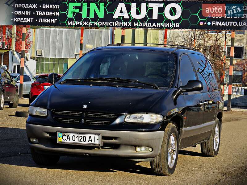 Dodge Ram van (1998)