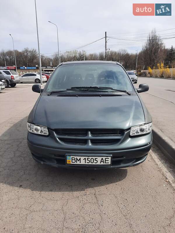 Dodge Ram van (2000)