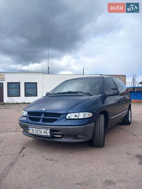 Dodge Ram van (2000)