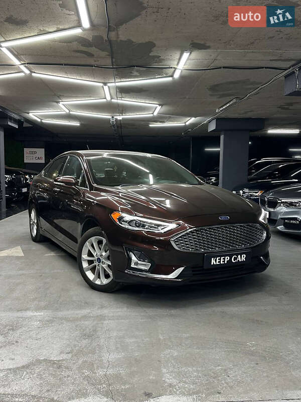 Ford Fusion hybrid (2018)