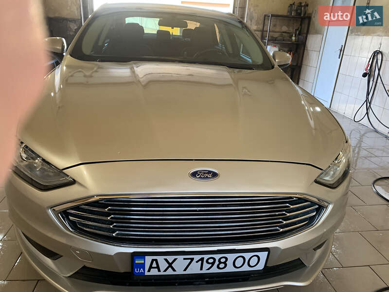 Ford Fusion (2016)