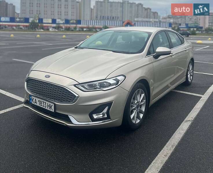 Ford Fusion (2016)