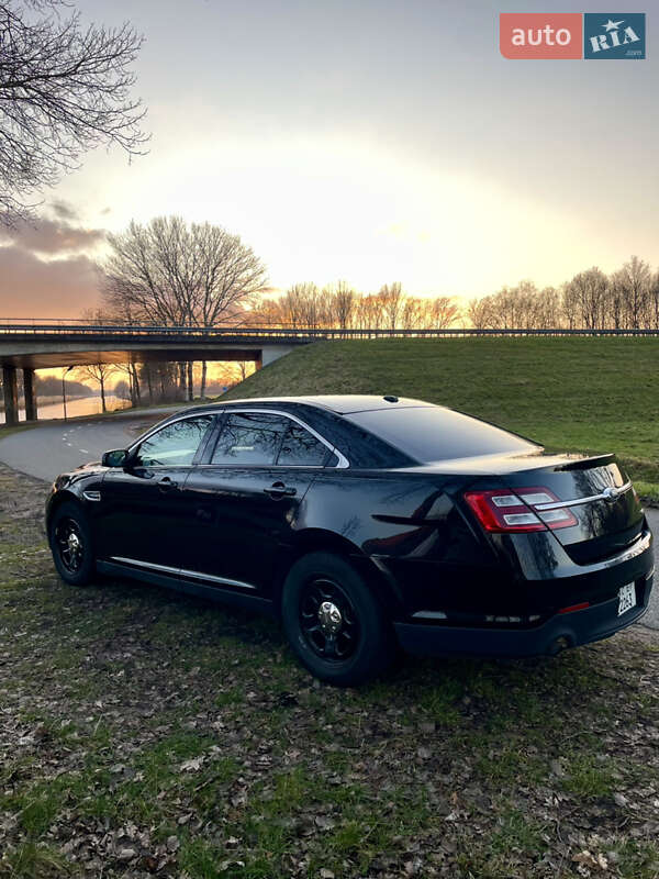 Ford Taurus (2017)