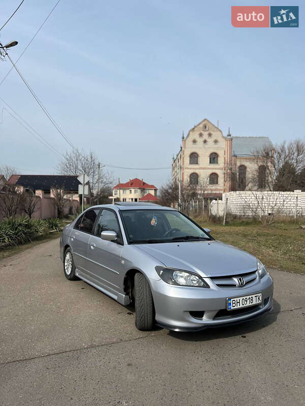 Honda Civic (2004)