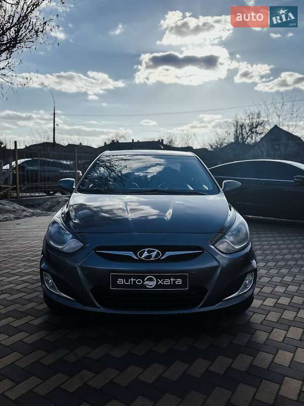 Hyundai Accent (2011)