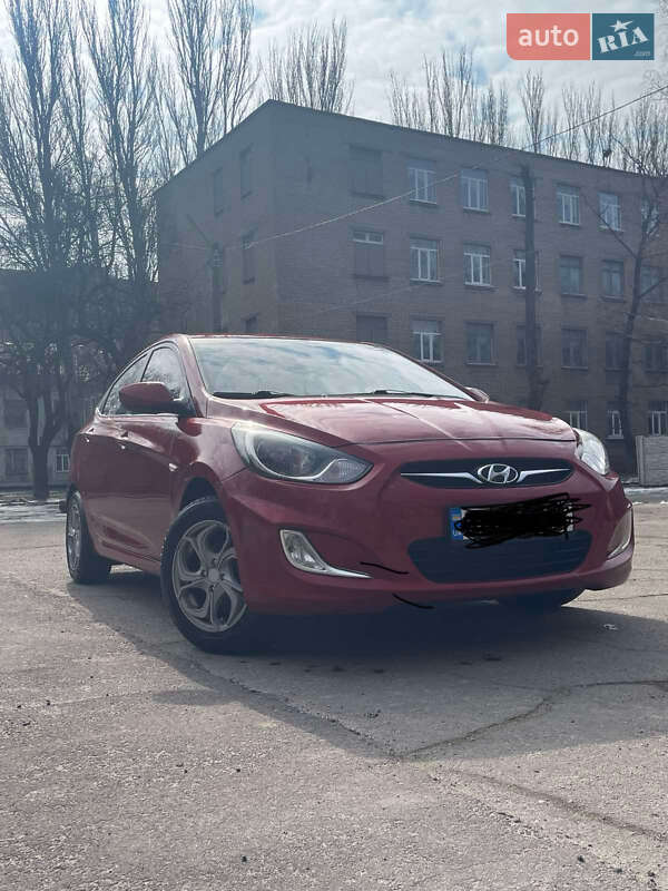 Hyundai Accent (2013)