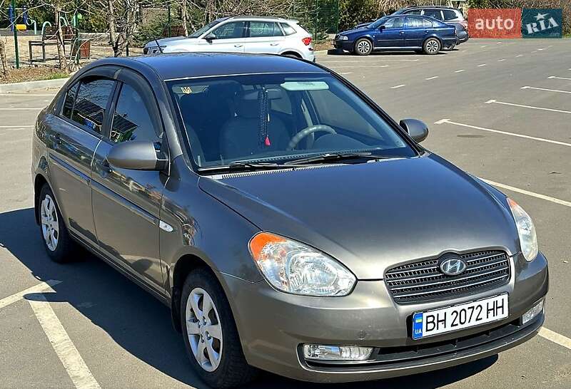 Hyundai Accent (2008)