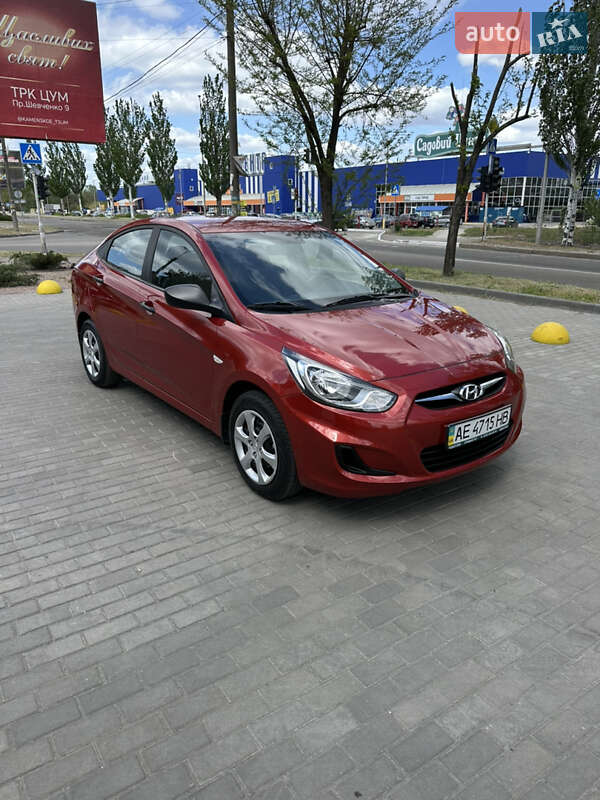 Hyundai Accent (2012)